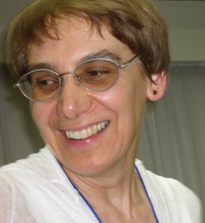 Anna parolis pri la magazino, kiun ŝi redaktis.