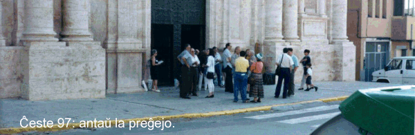 Antaŭ la preĝejo de Cheste
