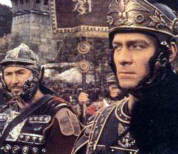 Pli fidinda Komodo (Christopher Plummer)